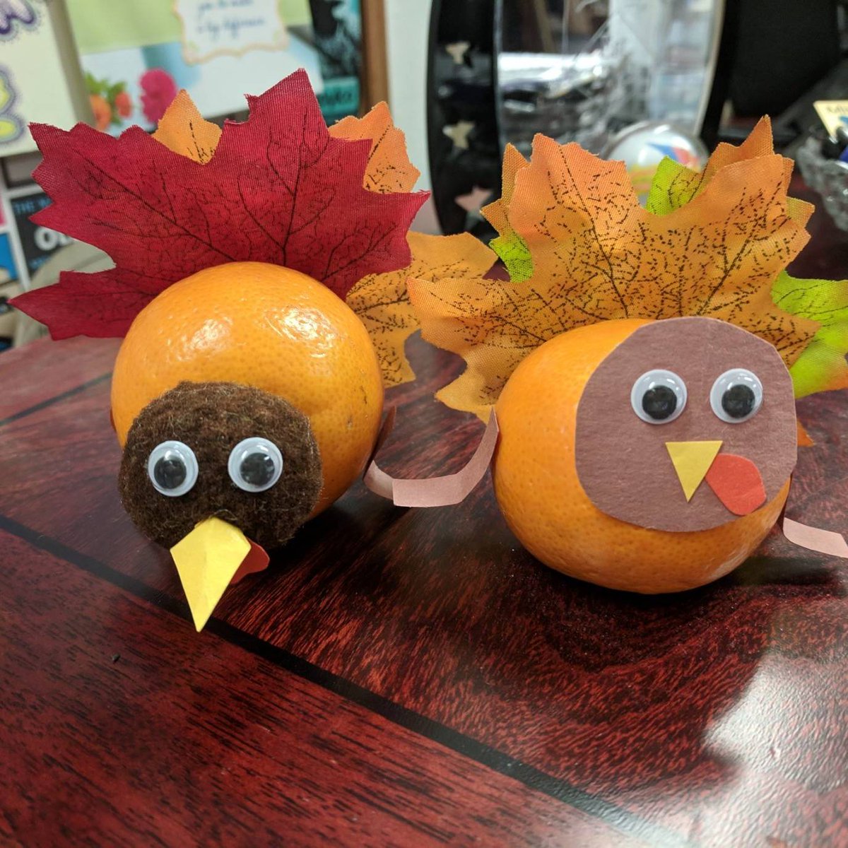 MissionInnFound's tweet image. Squeeeee!! How cute are these Tangerine Turkeys for #FirstSundays ?! Come make your own through 4:00! It's completely free to participate, and to explore the Museum's current exhibition, "Curio Shop!"
#FirstSundays #ILoveRiverside #family #free #museums