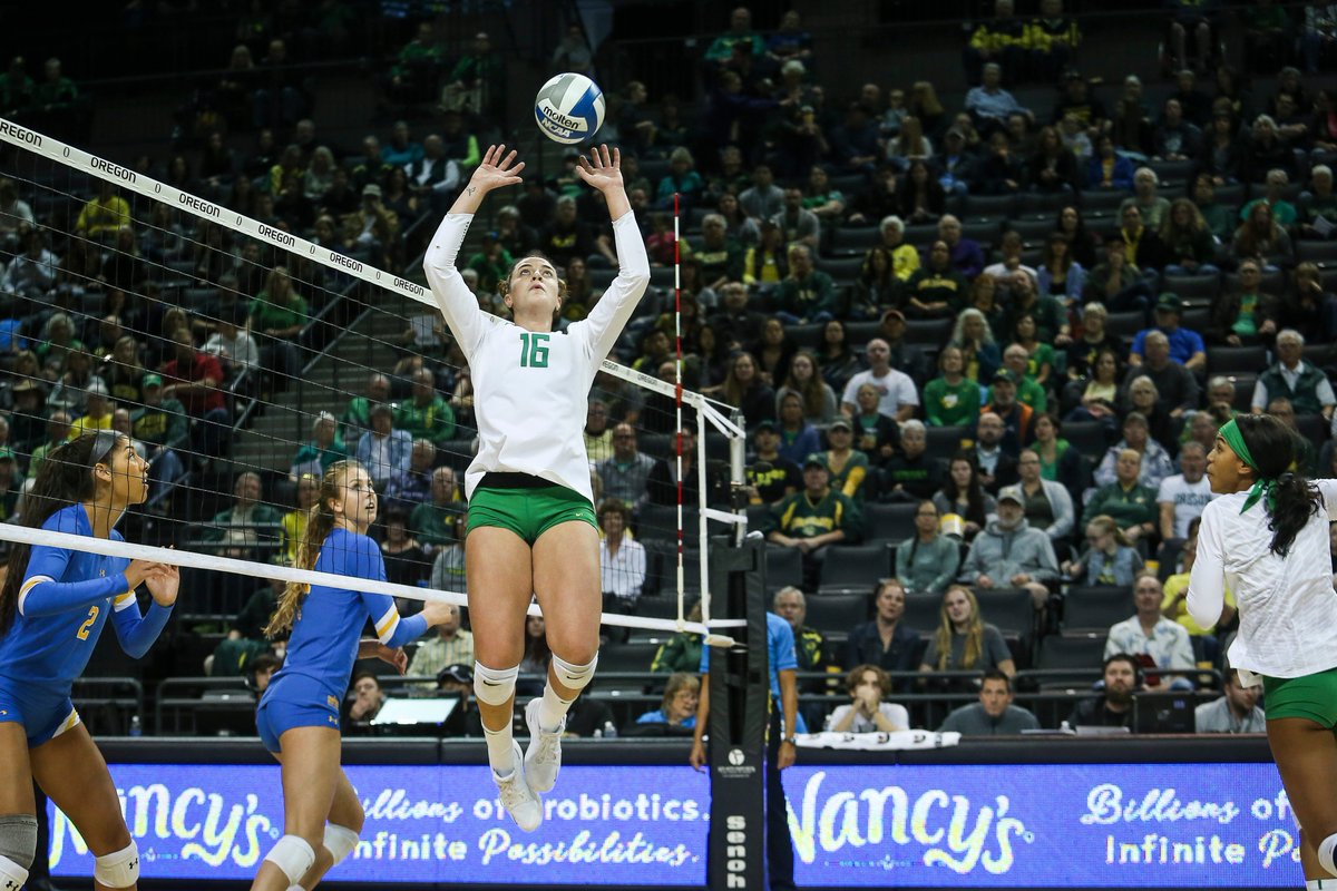 How 'bout FOUR double-doubles today for the Ducks 👀

<a href="/ronikastonee/">el oh el</a> - 12 Kills, 12 Blocks(!)
@brooke_sickle - 11 Kills, 16 Digs
<a href="/lindseyvdub/">L V W</a> - 11 Kills, 10 Digs
<a href="/augusttlee_/">August Raskie</a> - 46 Assists, 11 Digs

#GoDucks