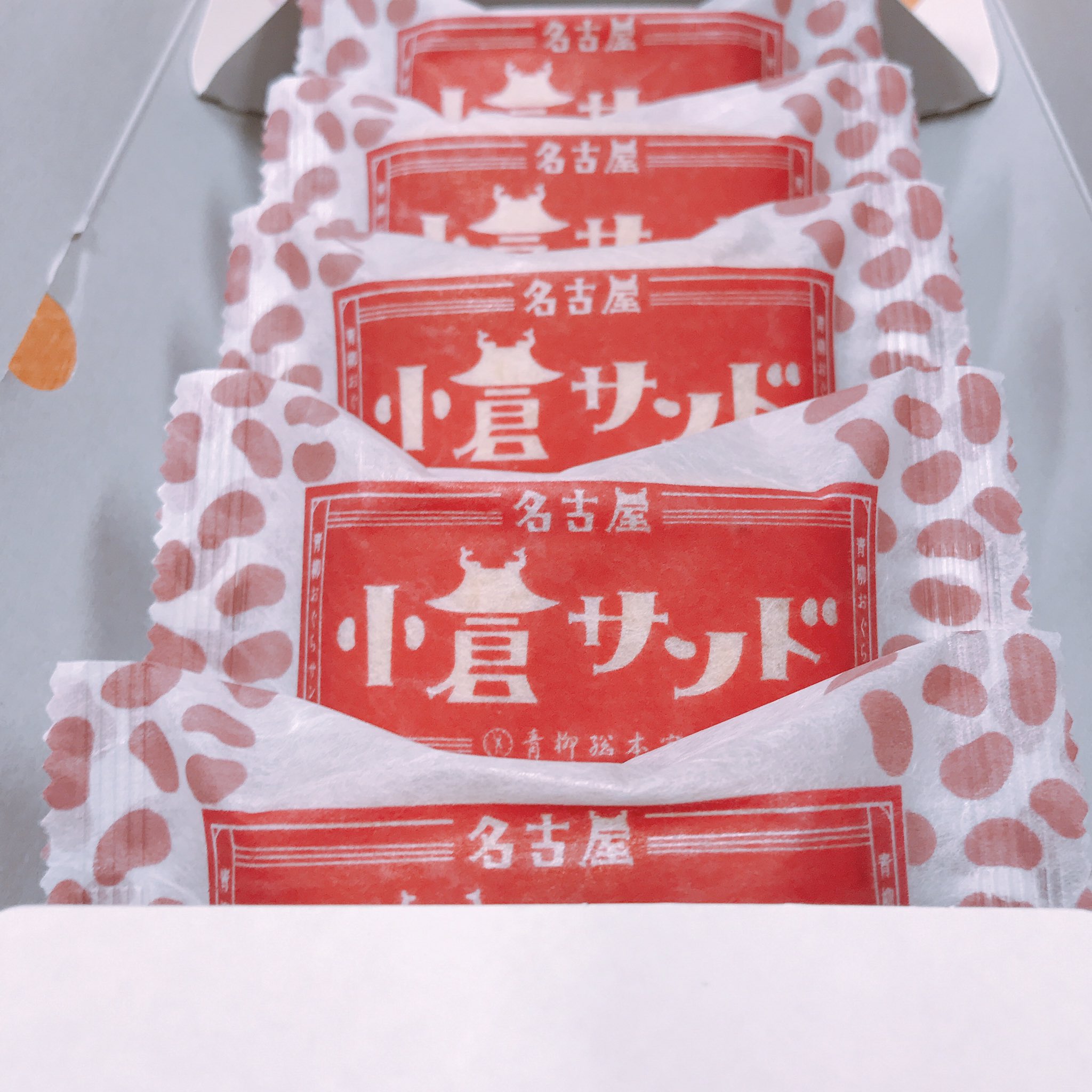 菜々 食べるの大好き 職場に名古屋のお土産 小倉サンド 本当にいろんなお土産があったけど 衝撃的な小倉トーストに1番近いかなぁ っと思って選びました どうだ みんな うまいか 名古屋土産 小倉サンド 青柳総本家 T Co Kdnskgxzne
