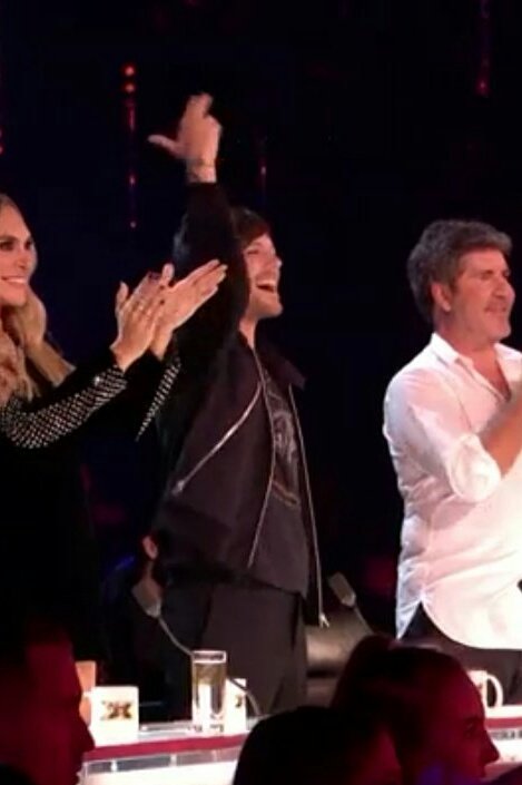 gobutterflyblr's tweet photo. @LiamPayne @Louis_Tomlinson Brother support brother #xfactor https://t.co/yVB94tEo6n