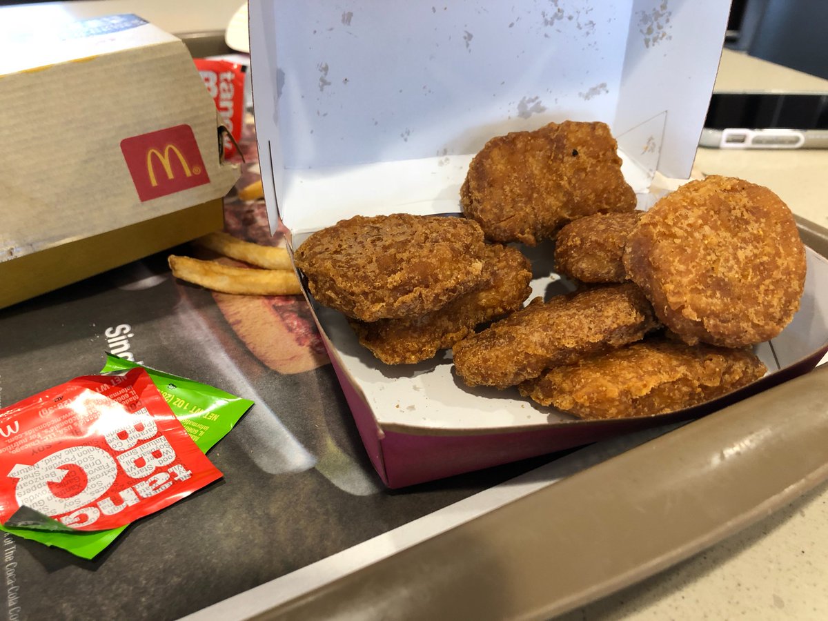 dhenninger's tweet photo. Very disappointing @McDonalds - No ice/flat soda/no ketchup in dispenser. Was told soda behind the counter was flat too and I would have to wait until CO2 was refilled. Fries/McNuggets looked like this - way over cooked. Who would send this out?! Plenty of staff/no help Loc#29004 https://t.co/9wGg5NWAKU