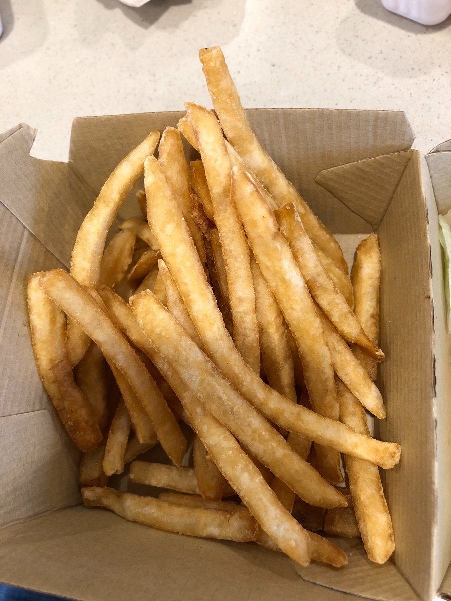 dhenninger's tweet photo. Very disappointing @McDonalds - No ice/flat soda/no ketchup in dispenser. Was told soda behind the counter was flat too and I would have to wait until CO2 was refilled. Fries/McNuggets looked like this - way over cooked. Who would send this out?! Plenty of staff/no help Loc#29004 https://t.co/9wGg5NWAKU