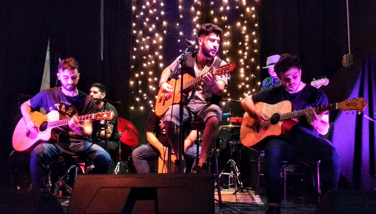 latupaca's tweet photo. 🎉Muchas gracias a todos los amigos que nos acompañaron anoche en @vuelaelpez, pasó el último acústico del año.
Gracias a los amigos de @Rivaleslp por invitarnos a compartir la velada.
🎸ESTO SIGUE🎸 EL VIERNES NOS VAMOS A ROSARIO, ¿TE VENÍS CON NOSOTROS?😎 https://t.co/lDTANufWAG