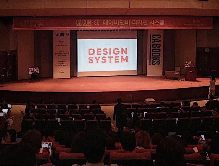 참석해주신 모든, 그리고 많은 디자이너분들, 개발자 분들, 너무 뜻깊은 시간 감사했습니다. 또 좋은 기회로 만나뵈었으면 좋겠습니다.
It was a great honor to meet 500 designers &amp; engineers in Korea.😍 Photo by <a href="/une___j/">june</a>
#cacon86 #designsystem #Airbnbdesign #디자인시스템 #에어비앤비디자인