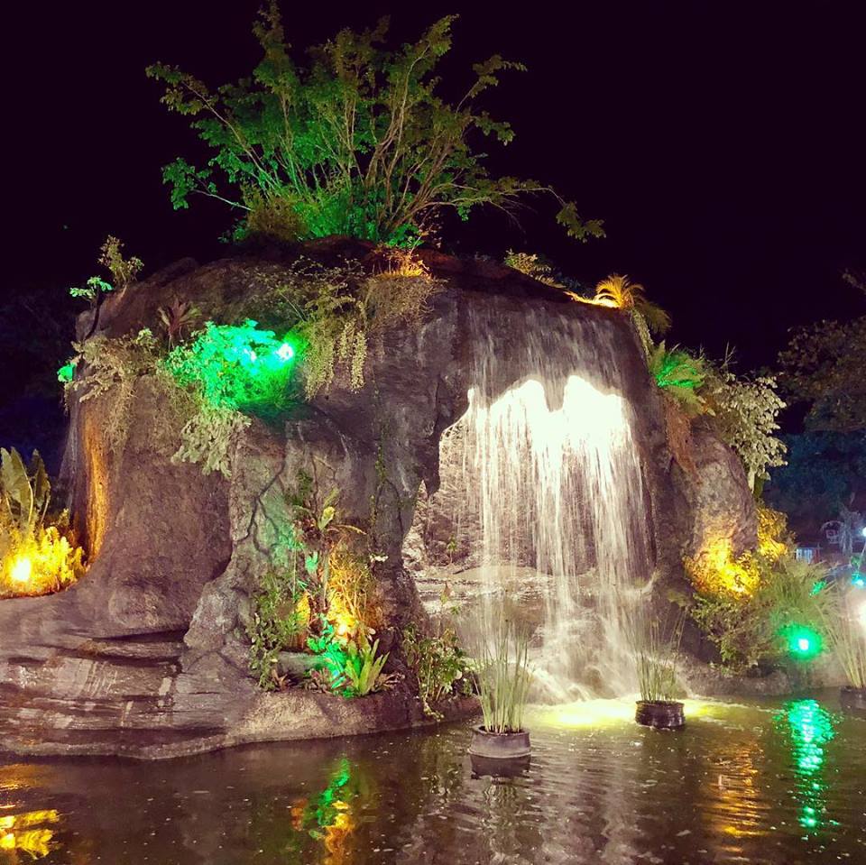 espacioverdeph's tweet photo. Stay with us and enjoy the a relaxing vacation in Capiz - the seafood capital of the Philippines. #travel #capiz #roxascity #fountain #lights #vacation https://t.co/So5UARKm7g