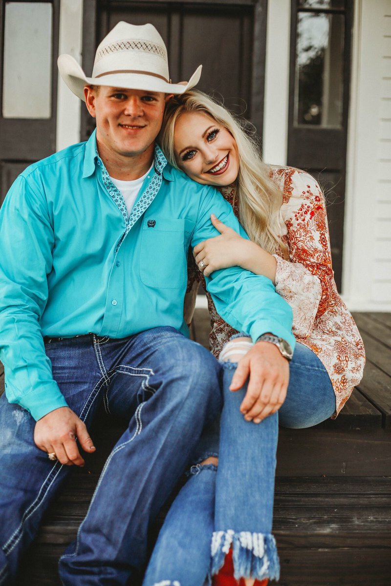 parissamourr_'s tweet image. #SHSU , we lost two of our classmates on their wedding night, Saturday. They were seniors. Please keep their family in your prayers. Will &amp;amp; Bailee Byler 🧡💙