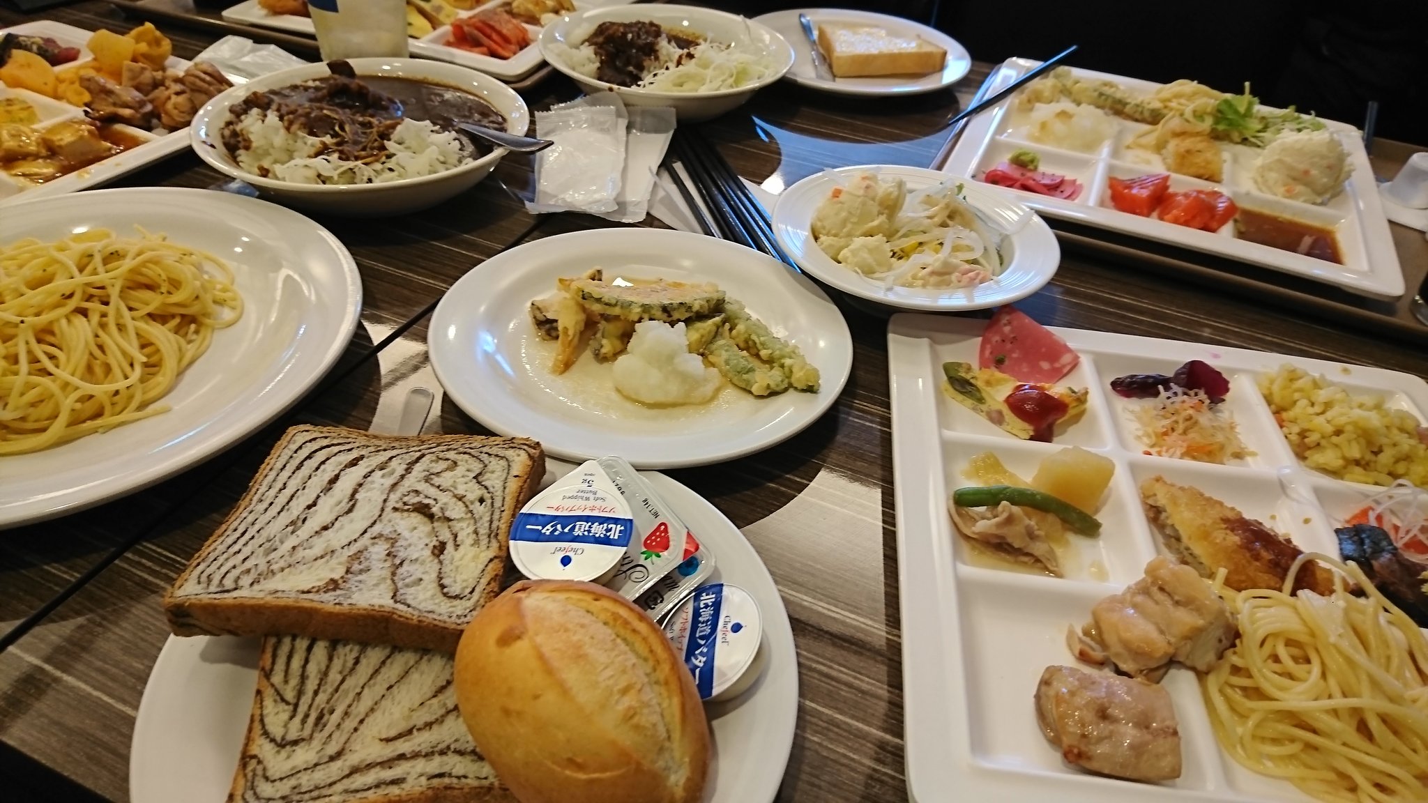 いくこ バイキングレストラン ラ ベランダ アパホテル 札幌すすきの駅西 平日限定 ランチビュッフェ無制限食べ放題 1 100円 アパ社長カレーが１番美味しかった アパホテル ランチバイキング 札幌すすきの駅西 ランチビュッフェ T Co