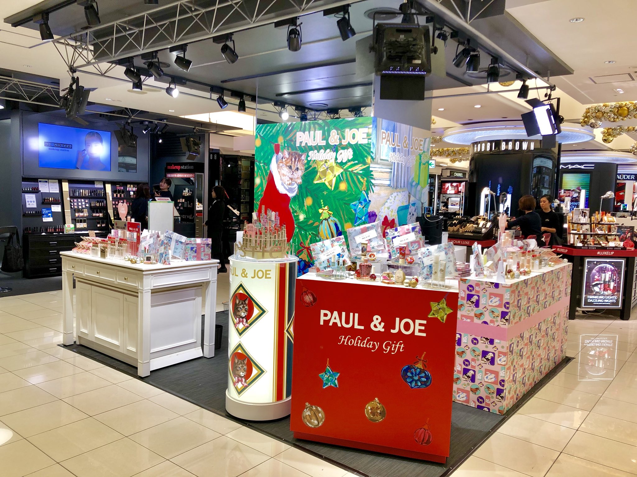 Paul Joe Beaute Jp 本日より 西武百貨店池袋本店 1fイベントスペースで ホリデイギフトイベント 開催中 リップスティック のリフィル2本とケース1本をお買いあげでキュートな ネコ の限定ケースに名前を入れて プレゼント 限定のラッピング