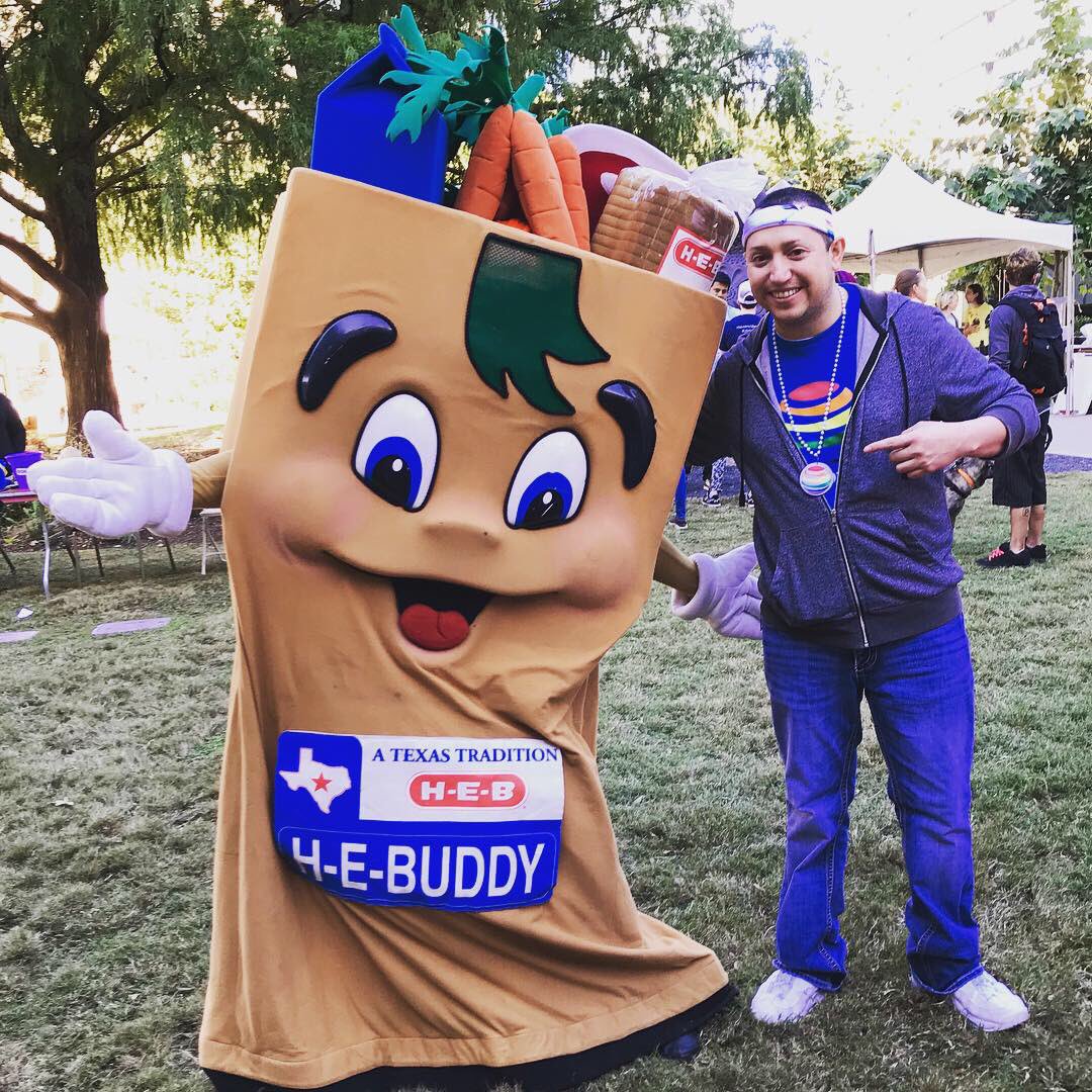 asalazar1384's tweet image. Great time at the AIDS walk this weekend! @AIDSWalkAustin always puts on a great event! Also got to see my friend Trista and meet her new puppy Ted! #aidswalkaustin #knowyourstatus #league #lifeatATT #awesomeATSD