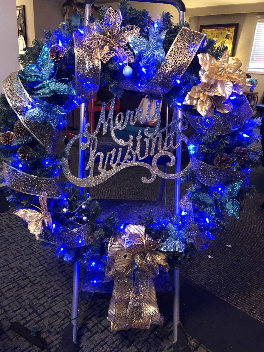 AkronAlumKKG's tweet photo. These ladies did an AMAZING job decorating a wreath to be donated to Akron Children’s Hospital Annual Holiday Tree Festival on behalf of the Association! 💙🎄 #KKG #KKGAlumnae #AlwaysKappaGamma #Akron #Christmas https://t.co/6PVuNy8dcv