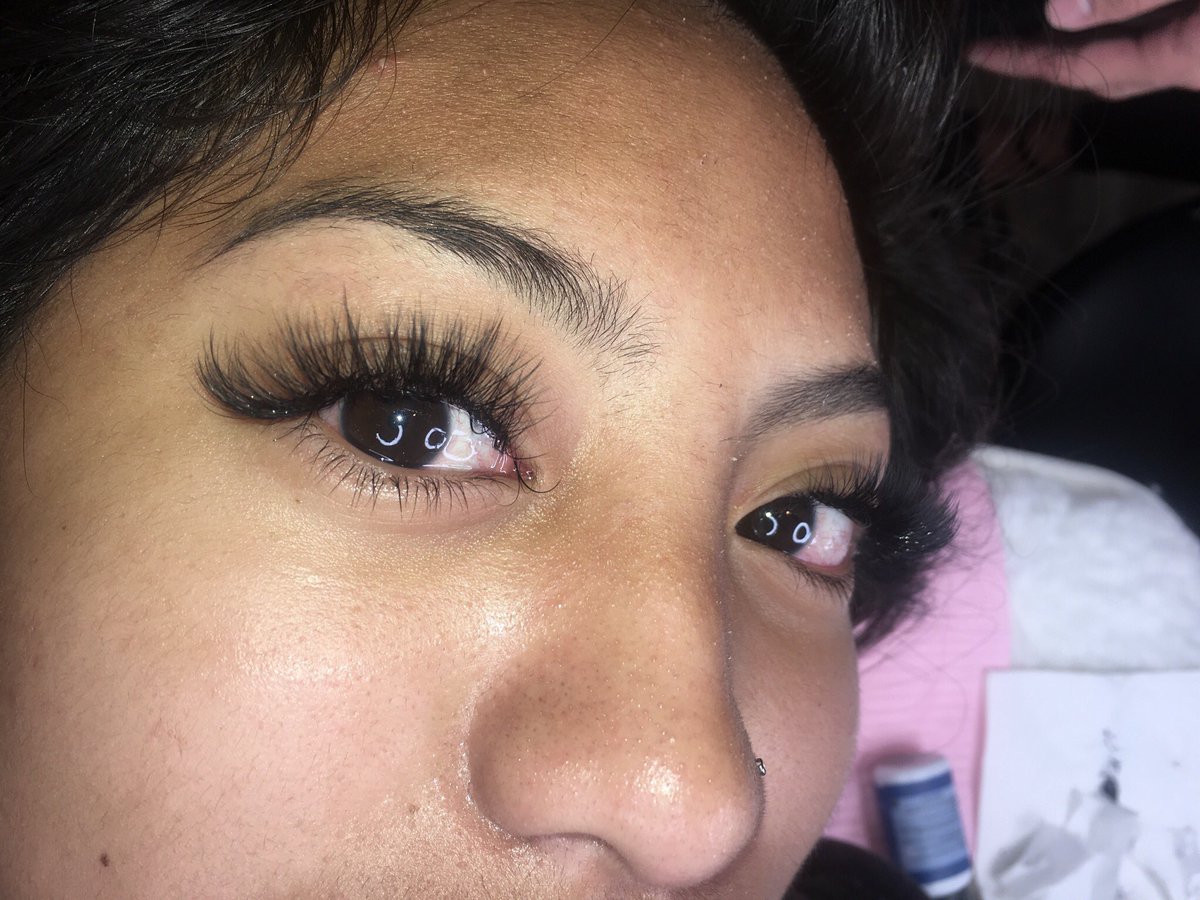 studpham's tweet image. Who says boys can’t do lashes? 😤

Check out the promo video by @lashdaddies from Instagram!
youtu.be/6KKpbNeuhYs