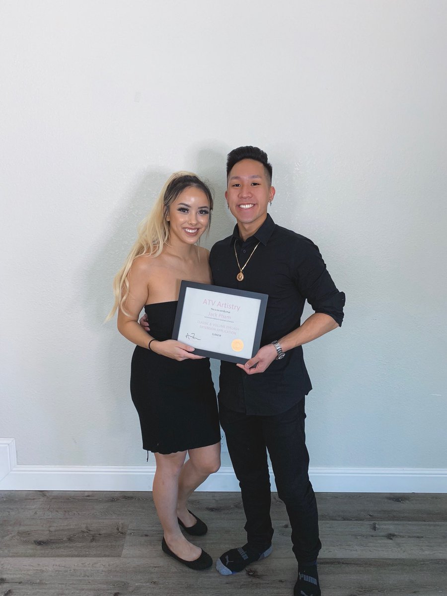 studpham's tweet image. Who says boys can’t do lashes? 😤

Check out the promo video by @lashdaddies from Instagram!
youtu.be/6KKpbNeuhYs