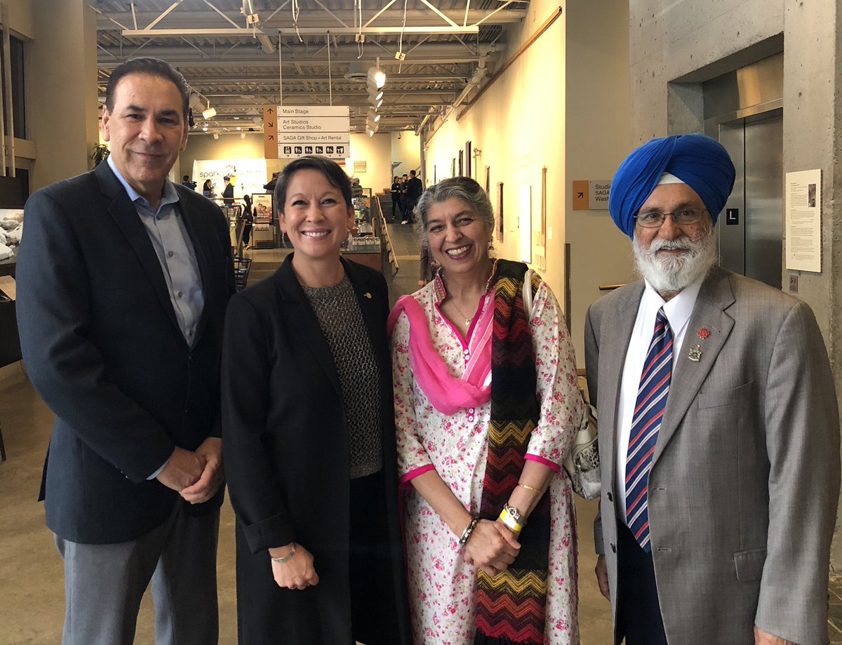 melaniejmark's tweet image. Congratulations @harmanspandher Co-Founder of #SPARKwithIn. #AltruYouthAssociation &amp;amp; @SONGCreative for hosting your inaugural conference. Young people aren’t simply our future allies, they’re doing amazing things in our communities, today. Keep shining! #DTES