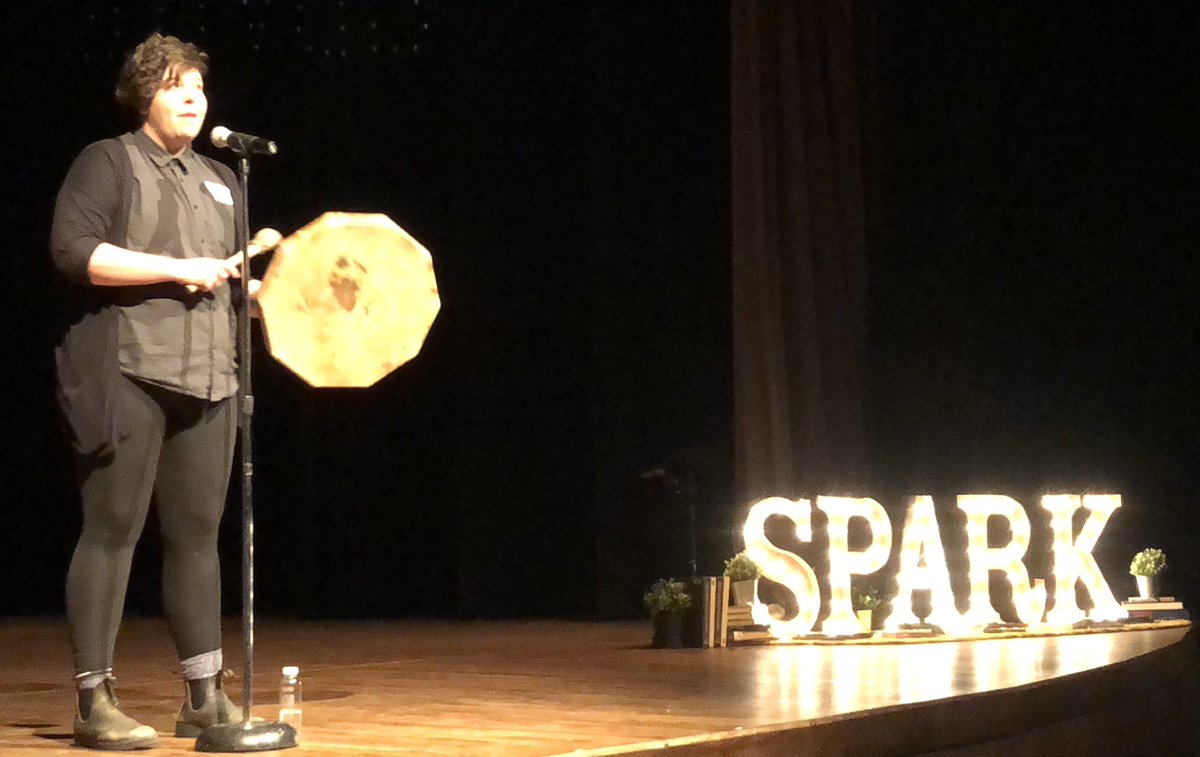 melaniejmark's tweet image. Congratulations @harmanspandher Co-Founder of #SPARKwithIn. #AltruYouthAssociation &amp;amp; @SONGCreative for hosting your inaugural conference. Young people aren’t simply our future allies, they’re doing amazing things in our communities, today. Keep shining! #DTES