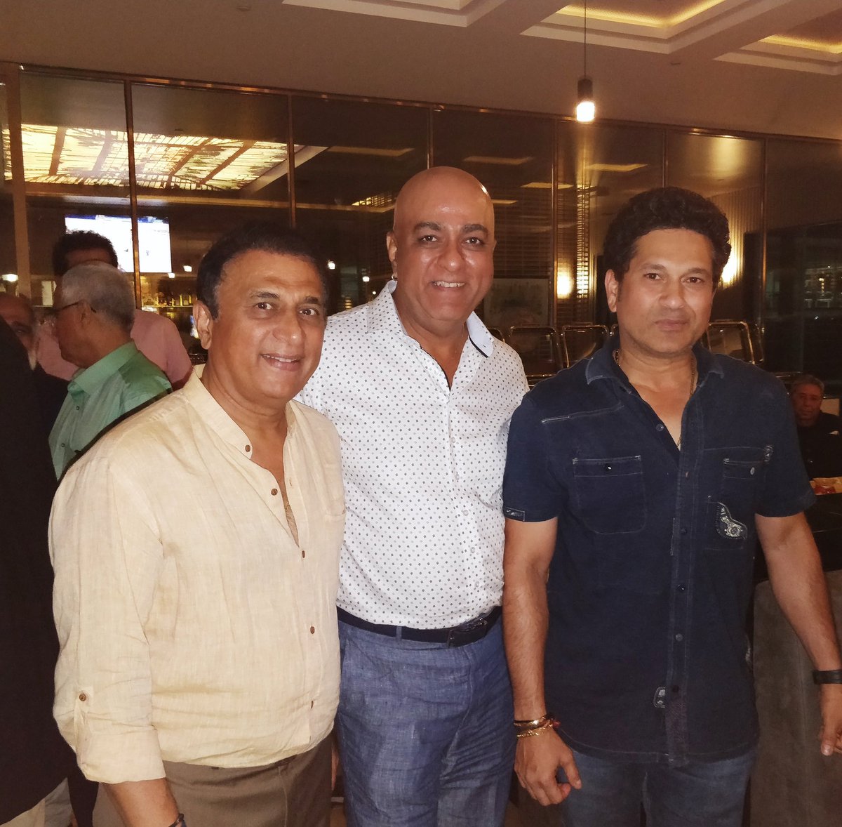 Not everyday do I meet the Master &amp; the Maestro together. Between these 2 members of <a href="/TheIndusClub/">The Indus Club</a> how many World Cups were they involved in any capacity? Will reveal answer on 10 Nov. 
#sachintendulkar #sunilgavaskar #legends #TheIndusClub #cricket #nowhereelse