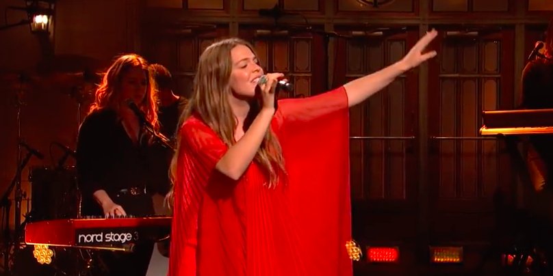 Rolling Stone On Twitter Watch Maggie Rogers Deliver A Powerful Performance Of Her Single Fallingwater On Snl Https T Co G5kb95fr28
