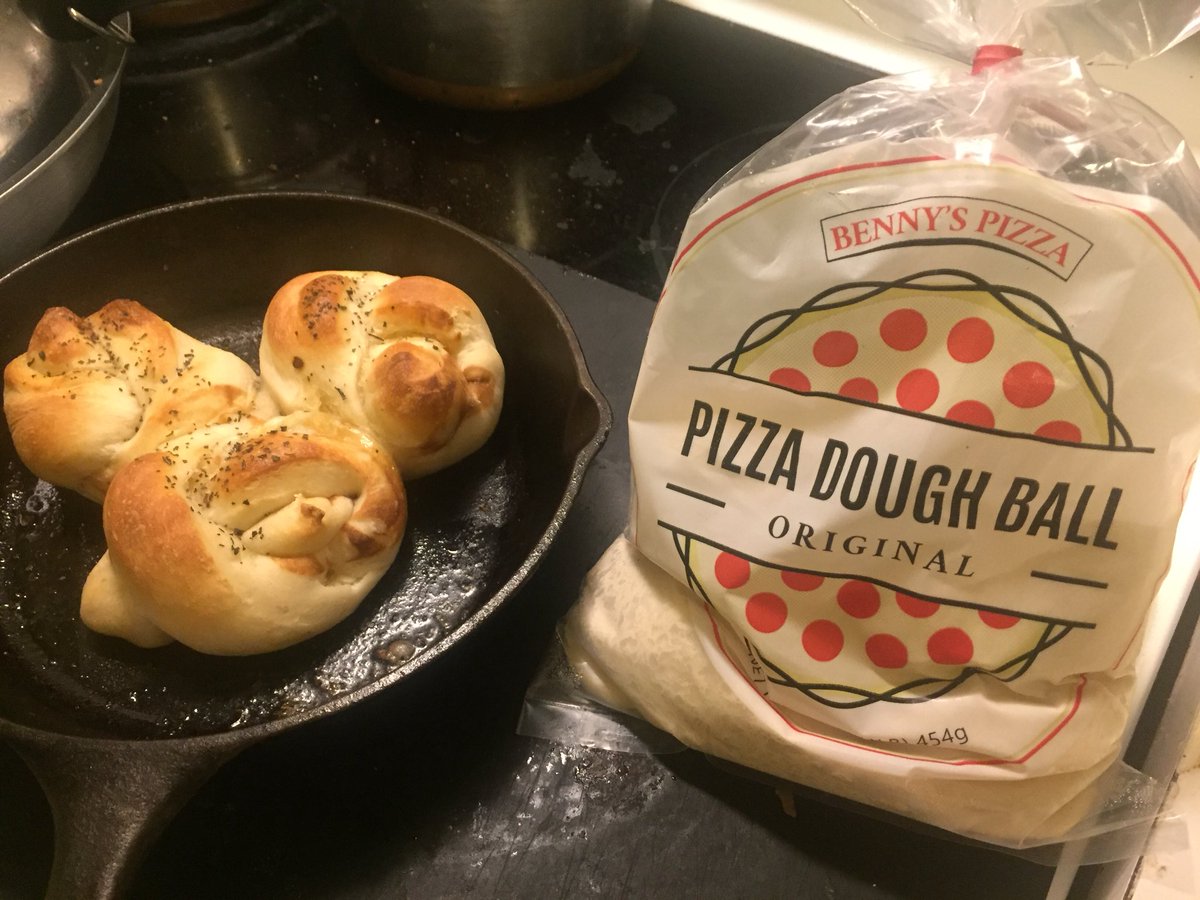 Bennyspizzapro's tweet image. 425 for 15 minutes in my cast iron skillet. #garlicknots #bennysdough #lodgecastiron @LodgeCastIron @CastIronFreaks @castironmafia @CastIronKev