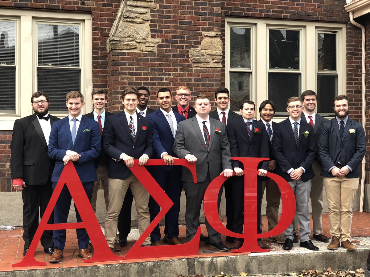 We would like to welcome our new brothers to this fraternity! #brotherhood #initiation #tobettertheman #UniversityofCincinnati alphasigmaphiuc.com/general-news/n…