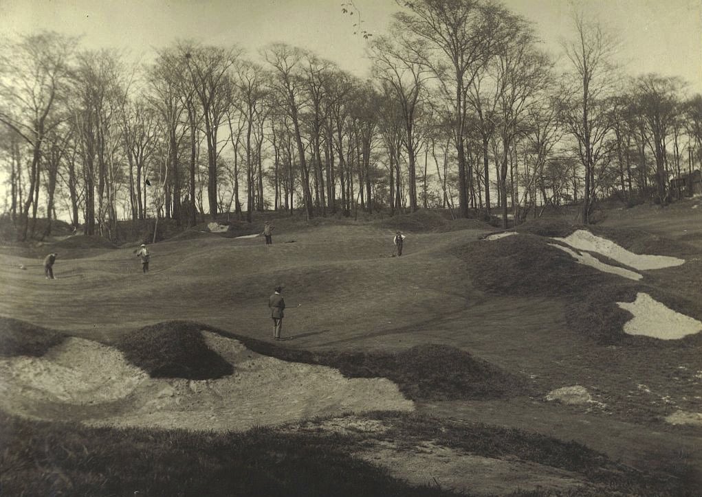 GreatGolfHoles's tweet image. The “old” 12th Hole at Sitwell Park Golf Club in Rotherham, South Yorkshire. 

Imagine putting on it!