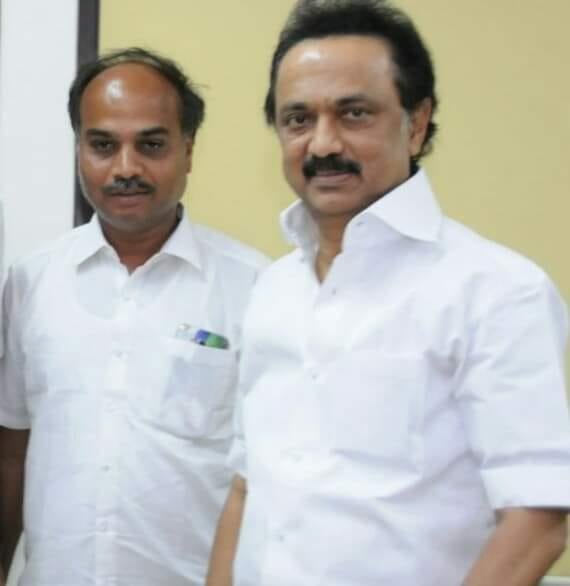 Ribu_Marini's tweet photo. போலி ஆவணங்களைத் தயாரித்து வீட்டுமனை விற்பனை - கோவை தி.மு.க பிரமுகர் கைது! #DMK
#DuplicateDocument
ஸ்டாலின் மைண்ட் வாய்ஸ் :
அடுத்து மனை வாங்கினவங்கள்ட்ட மன்னிப்பு கேக்கனுமோ??🤔🤔🤔
#Details 👇👇
https://t.co/yT96kossV0 https://t.co/IAIlXZPOeD