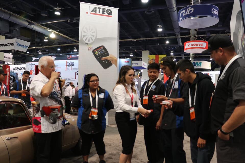 sheila0ann's tweet image. Best @SEMASHOW ever - there wasn’t enough time in the day to meet and greet with everyone I wanted but I was so grateful to meet so many students and some of the winners of the tool giveaways! #ateqtpms