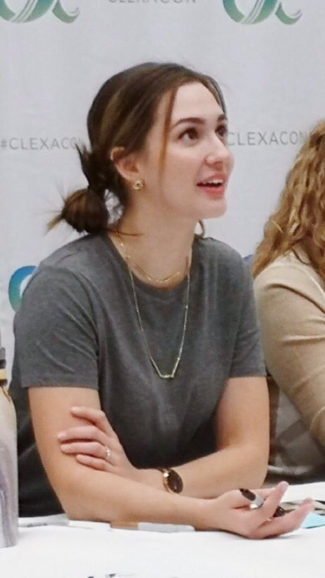 Day 37 without  #WynonnaEarp   I got a big fat crush on Katherine Barrell.  #ClexaConLondon thank you for blessing me more than I deserve.