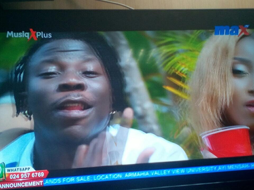 maxtvgh's tweet photo. #nowshowing @BankyW ft @stonebwoyb 
#cocoloso on #maxtvgh
#musiqxplus
@atelijah @ohenebamarshall https://t.co/KVH85F5kes