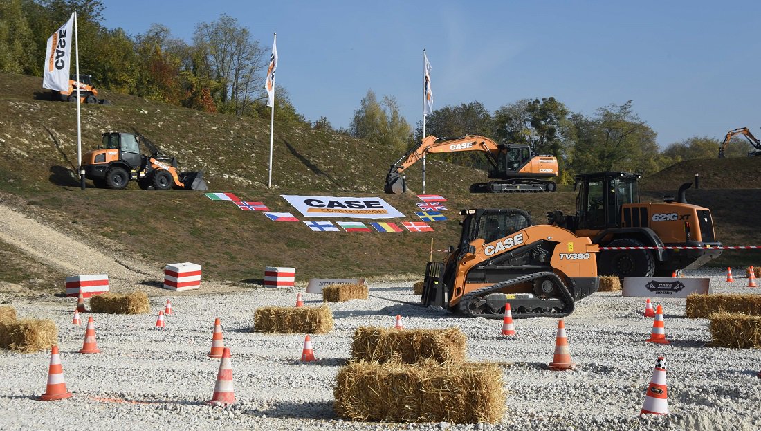 MEqOfficial's tweet photo. The best construction machine operators from all over Europe met together at the #Case Customer Centre in Paris on 20 October for the annual #CaseRodeo Final. @CaseCE_EU | En: https://t.co/RLCWaJCm9O Ro: https://t.co/EhdyrGRRmL https://t.co/IUtmIW6PAk