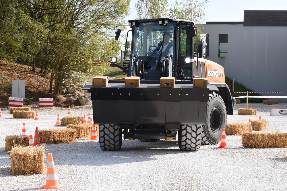 MEqOfficial's tweet photo. The best construction machine operators from all over Europe met together at the #Case Customer Centre in Paris on 20 October for the annual #CaseRodeo Final. @CaseCE_EU | En: https://t.co/RLCWaJCm9O Ro: https://t.co/EhdyrGRRmL https://t.co/IUtmIW6PAk