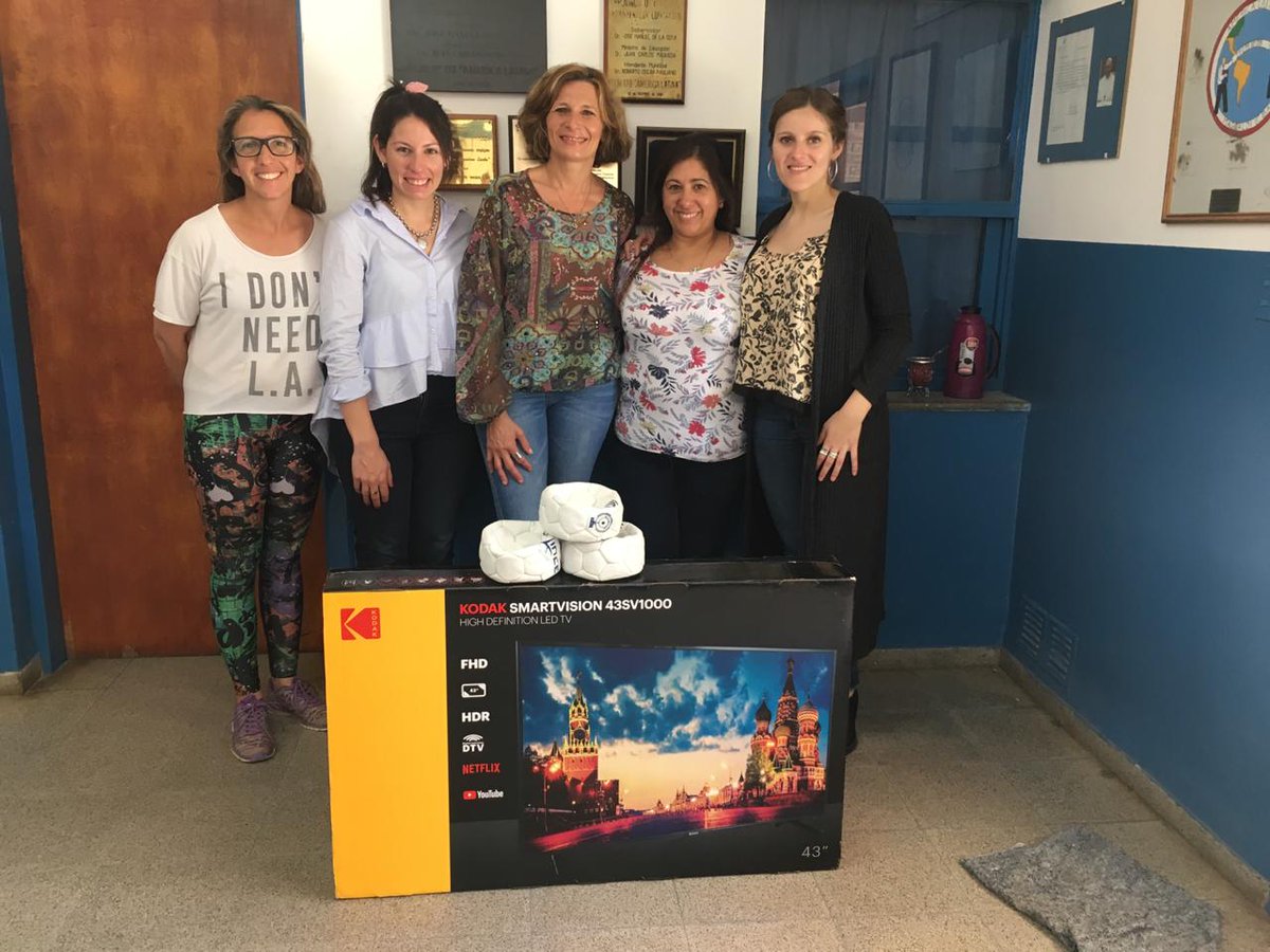AdrianaOviedoOK's tweet photo. Entregamos un TV y elementos Deportivos al IPEM 170 AMÉRICA LATINA DE #MATALDI @gobdecordoba @JSchiaretti @Leg_Gutierrez
#Entretodos
#RECORRIENDOELSUR https://t.co/hIfvVukzjW