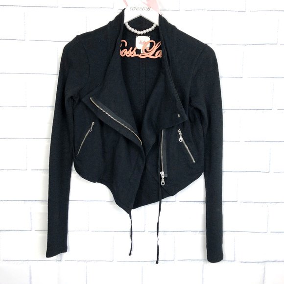 TarasFashions's tweet photo. So good I had to share! Check out all the items I'm loving on @Poshmarkapp from @MirjanaBabic82 #poshmark #fashion #style #shopmycloset #calajade #madewell: https://t.co/nXitZrPfE7 https://t.co/LUI59TWvHO