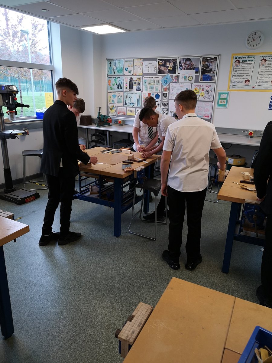 CwmbranHighHOY7's tweet photo. Year 10 construction completing their bridal joints https://t.co/nJGQ37MX1Y