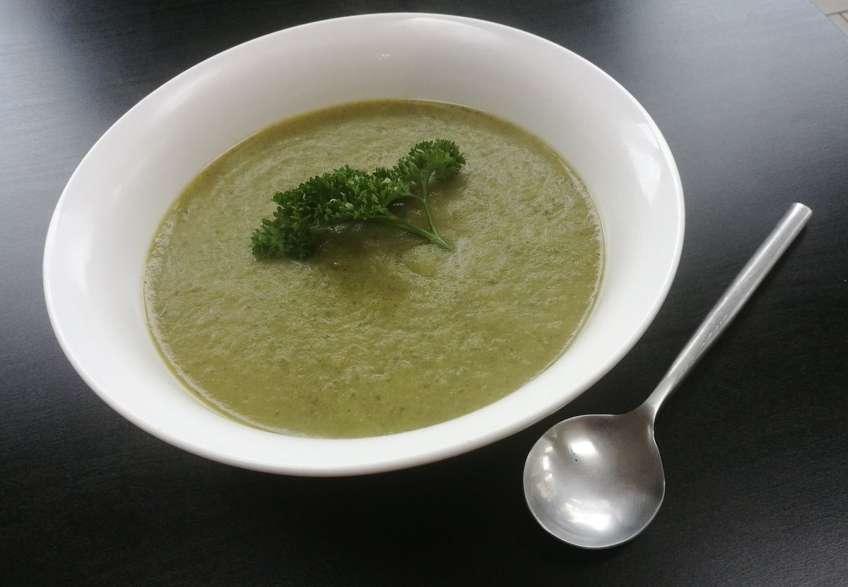 FlavourFirstVeg's tweet image. A warming bowl of potato and leek soup, perfect for an Autumnal lunch and make with fresh ingredients from the Flavour First veg box.
Ten mins to chop and chuck in pot, leave for 45 mins then blitz. Couldn't be simpler!
flavourfirst.com
#FlavourFirst #FreshnessFirst