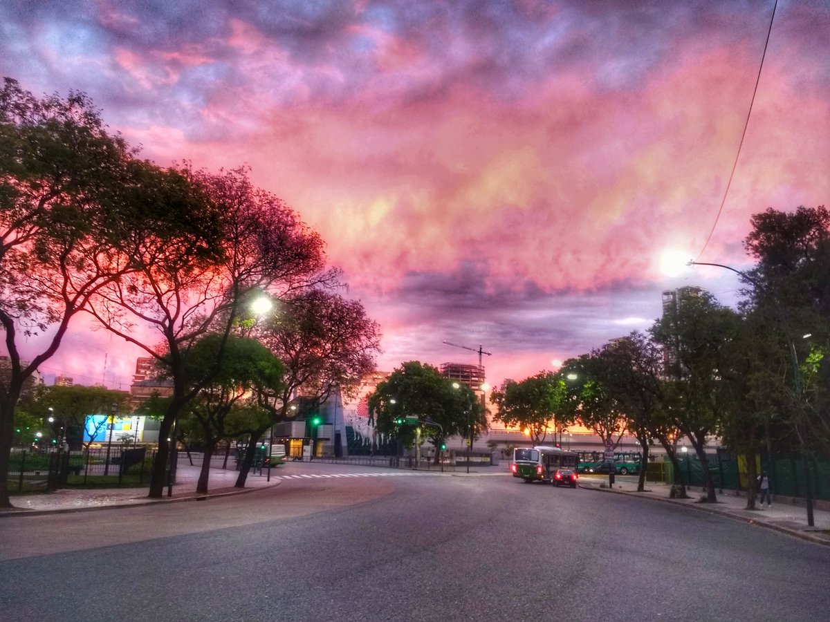 d1_sdj's tweet photo. Hola amigos resulta que me tomó el amanecer por la calle y pintaron unas fotos. https://t.co/9BmuoLUiEP