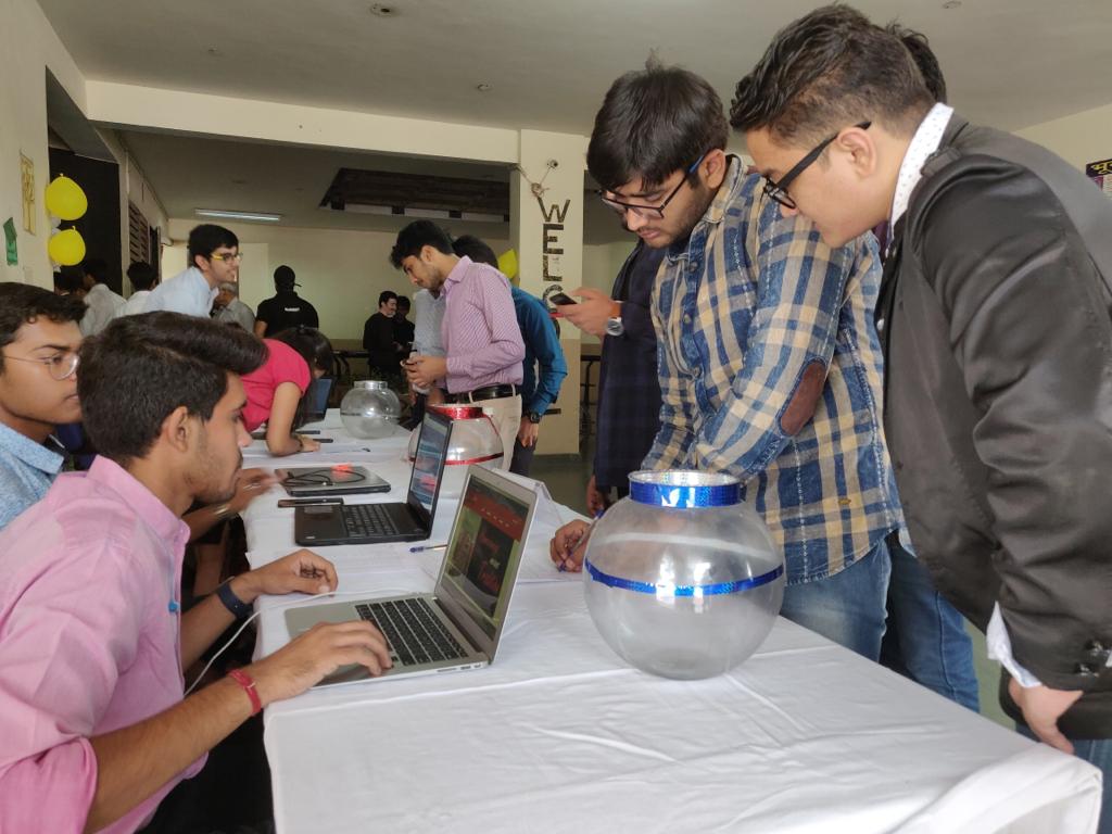 adgips's tweet photo. Glimpses of #Reminisce2K18 wherein the alumni can be seen registering themselves and the launch of the event by the Chief Guest, Honorable Shri Bipin Singh - Mayor, EDMC.
#Reminisce2018 #AlumniMeet2018 #Reunion #Alumni #Friends #CollegeDays #Memories #Nostalgia #Flashback https://t.co/MUNO2qWpKf