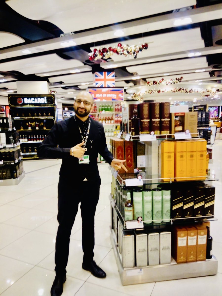 AshvinMyWorld's tweet photo. Great weekend in @Gatwick_Airport and @manairport both selling out of @AilsaBay 1.2 Single Malt within hours, the team @BlackjackAgency love introducing this amazing dram to travellers. https://t.co/eejoAOl4S7