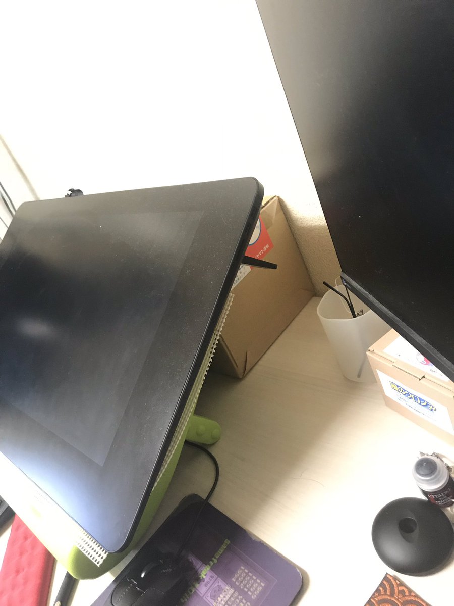 ট ইট র ありがひとし Arigahitoshi Cintiq Pro24のスタンドが売り切れで手に入らないので 暫定的にアキレス腱伸ばし 2にダンボール箱でcintiq支えて作業してたんですが 長時間作業してると首も肩も背中もバキバキになるので困っていました が 続 ট ইট র ありがひとし Arigahitoshi Cintiq Pro24のスタンドが売り切れで手に入らないので 暫定的にアキレス腱伸ばし 2にダンボール箱でcintiq支えて作業してたんですが 長時間作業してると首も肩も背中もバキバキになるので困っていました が 続
