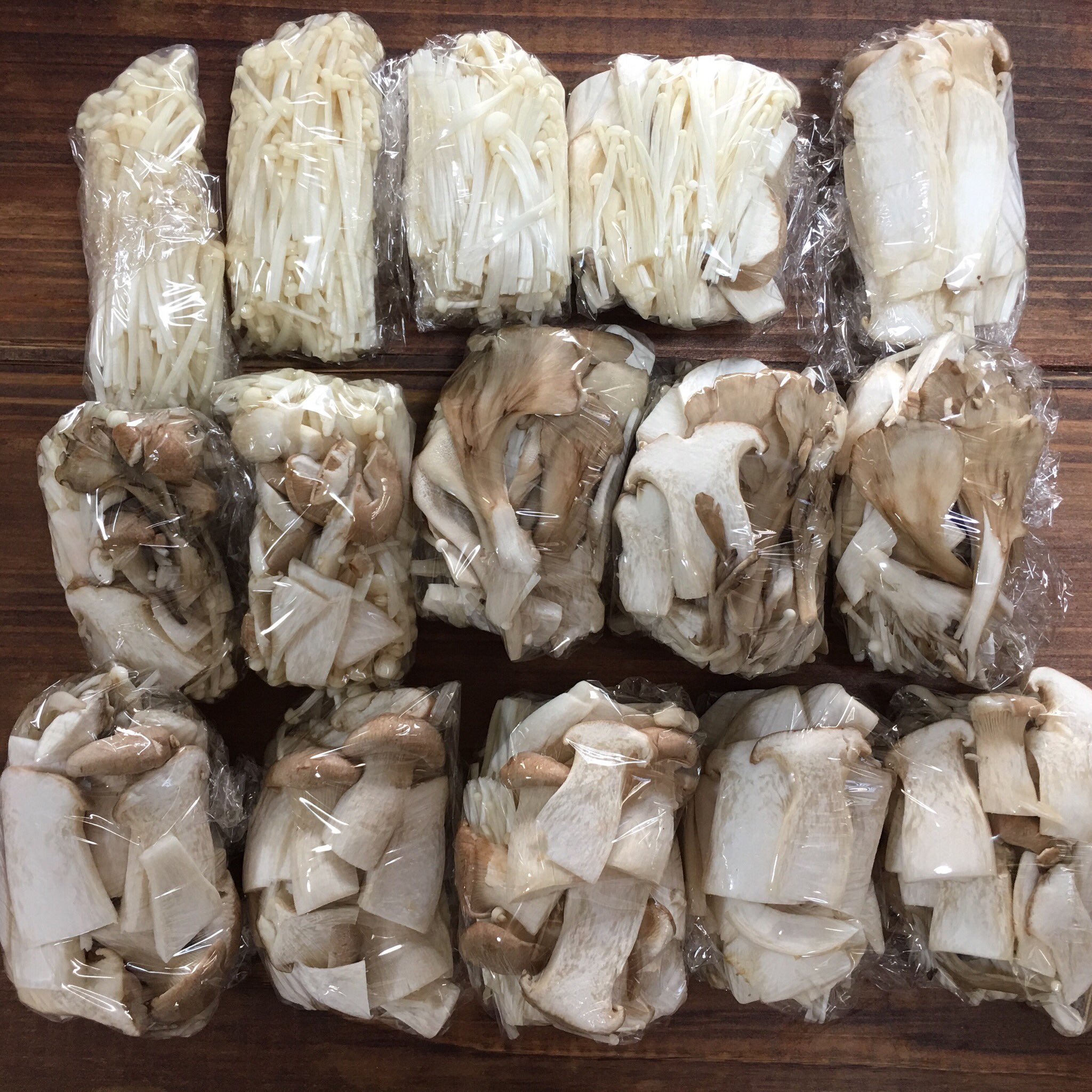 تويتر 海風おねえさん على تويتر 犬ごはんの後はきのこ玉作り 小分けして冷凍しておくと便利 お味噌汁やスープ 炊き込みご飯 ハンバーグソースなどにも使います きのこ玉 T Co Whnwedtt9s