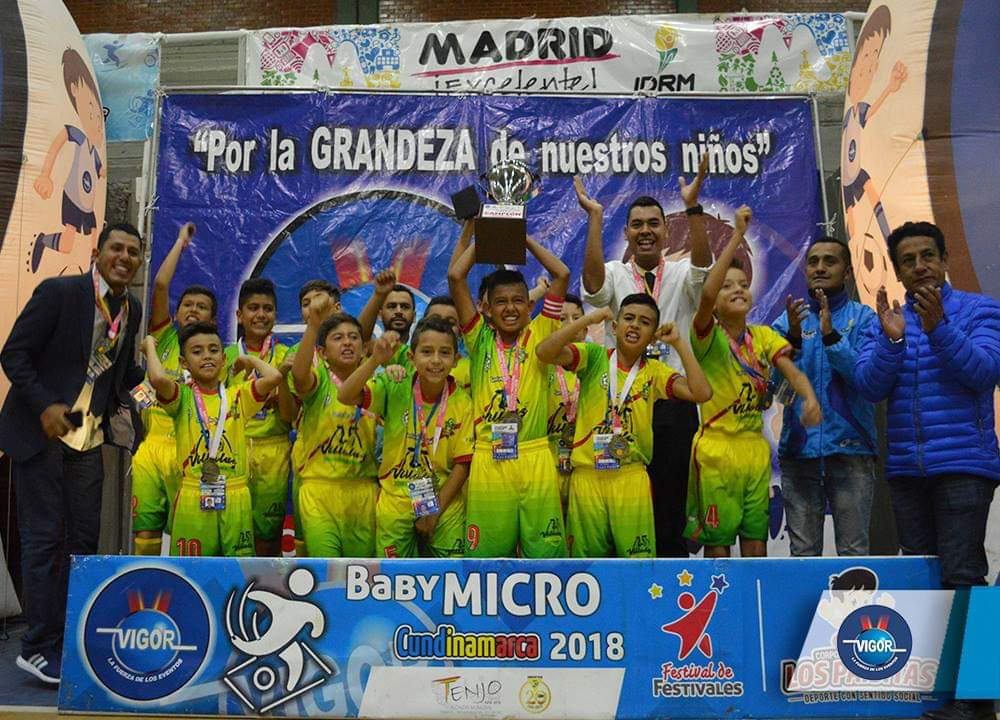 Lo logramos, jamás dudamos y por eso hoy celebramos. Por primera vez en la historia #Santander tiene representante en el #Babymicro. Nos ganamos el derecho a jugar en #Medellín. ¡Vamos por más! 💪🏽⚽🇸🇹🎉