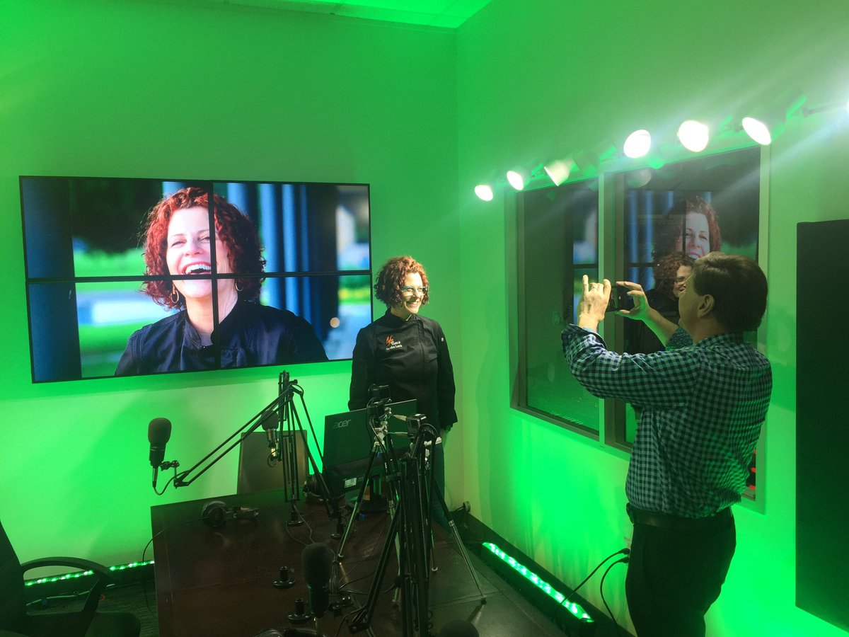 PaulEM53's tweet image. Thanks @jeffcrilley for hosting Sandra from @lifeatthetable Great tour of @RealNewsPR #media #whatsfordinner #lifeatthetable #news #PublicRelations #speaking #radio @885KEOM