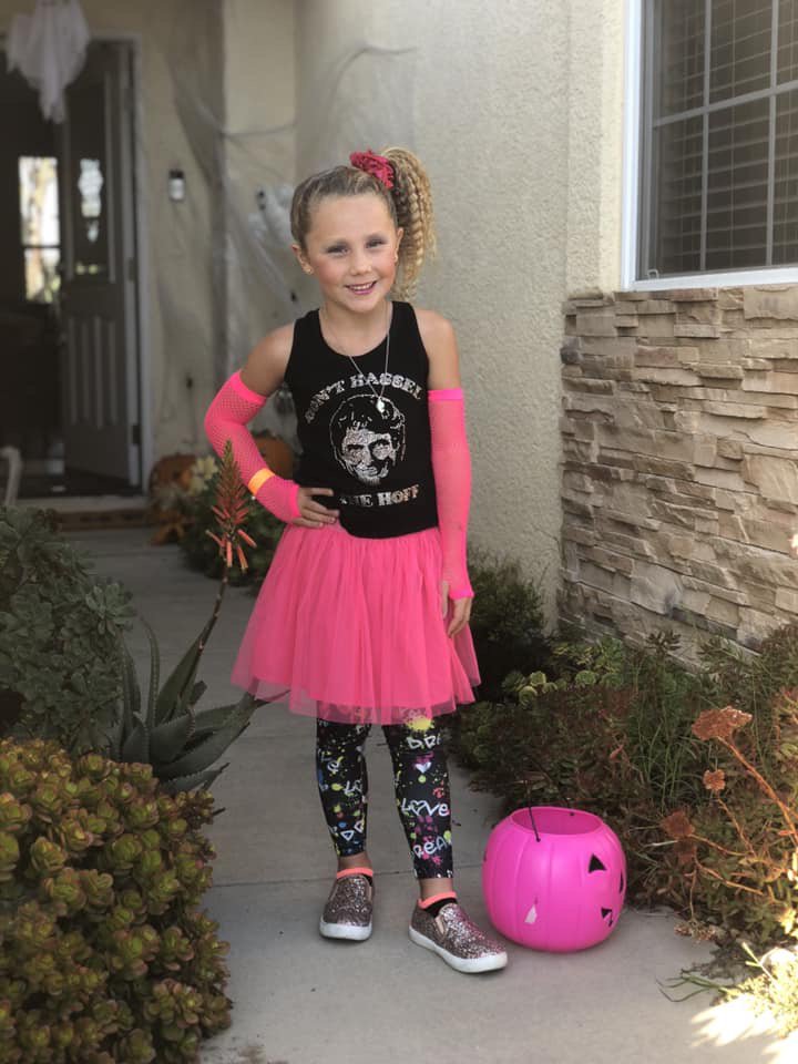 FAVORITE HALLOWEEN COSTUME MAKENA !!!!! MY SUPER NEICE IS GORGEOUS! #Halloween #Hoff #80s #80sfashion https://t.co/HXlxhiNokQ