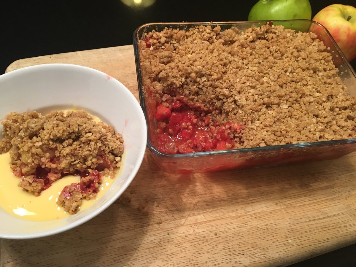 Apple and raspberry flapjack crumble. #comfortfood #bramleyapples #Autumn #recipetest #delicious