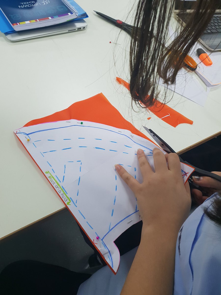 angebdes's tweet photo. Grade 7 - Flying High - Developing accurate planning drawings &amp; diagrams to follow #MYPDesign @UptownSchoolDXB #textilestechnology #kites https://t.co/WV9fCbZ01X