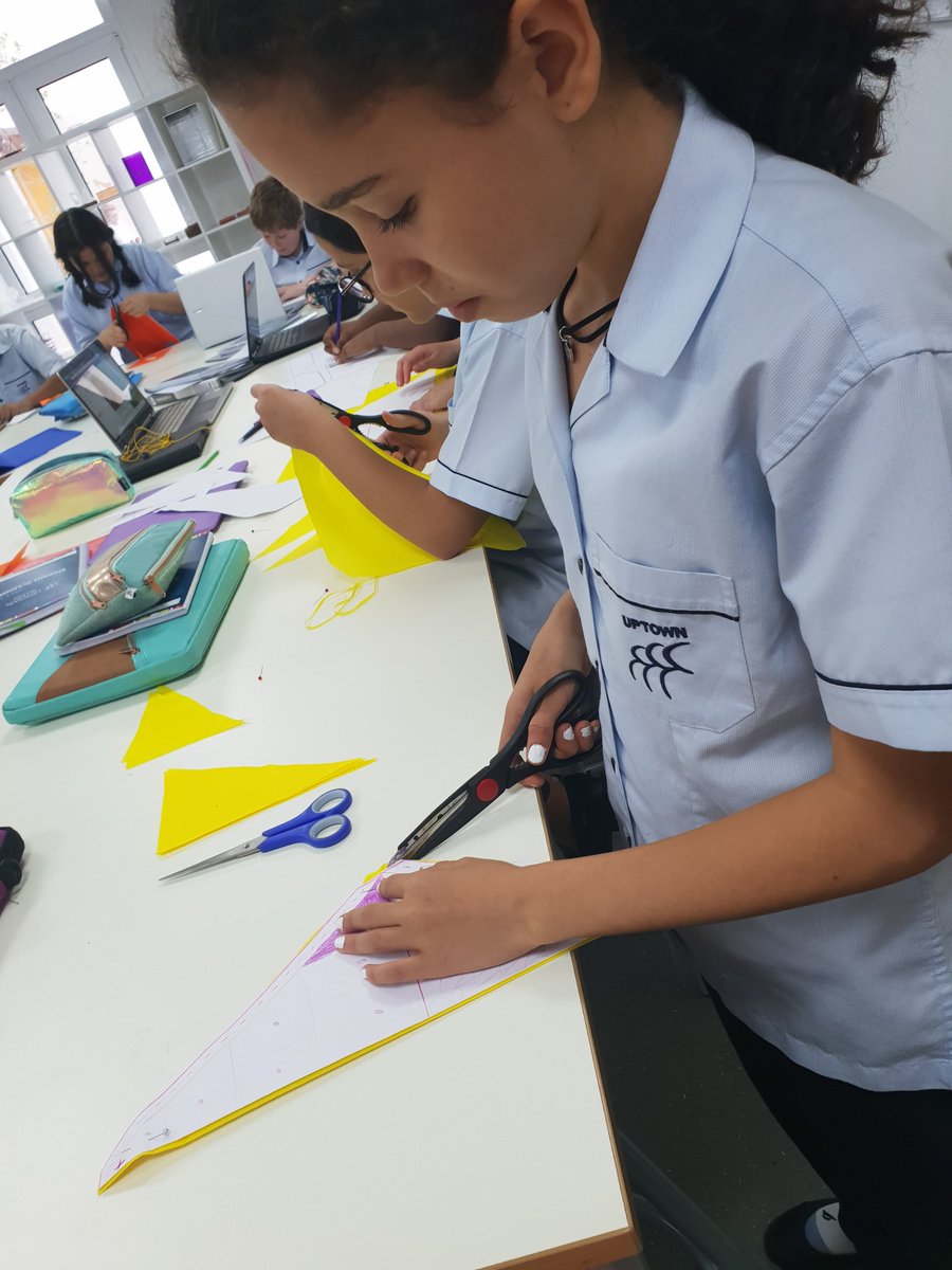 angebdes's tweet photo. Grade 7 - Flying High - Developing accurate planning drawings &amp; diagrams to follow #MYPDesign @UptownSchoolDXB #textilestechnology #kites https://t.co/WV9fCbZ01X