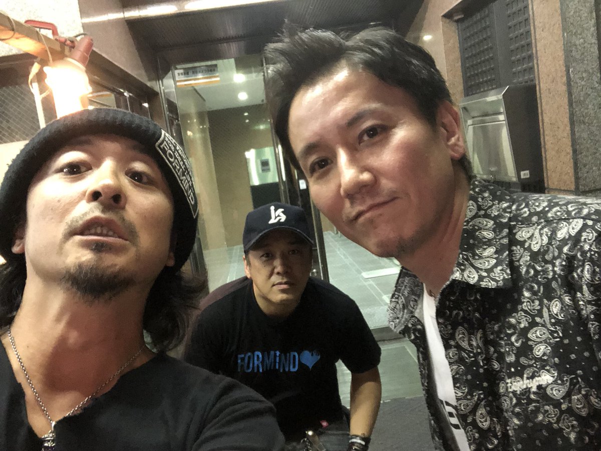 GREENBOWL_HIGH's tweet photo. 東京錦糸町rebirthのライブに

ELLEGARDENのドラム高橋くんが遊びに来てくれたよん！
予定があって時間がタイトやったんにHORIESの小山兄貴も来てくれたよん！

また一緒にツアーしたいなー！
ありがと！！

つか小山兄貴との写真がない

#ELLEGARDEN
#高橋宏貴
#HORIES
#小山猛
#borncruizesystem
#CJ https://t.co/GwmmaW8rV1