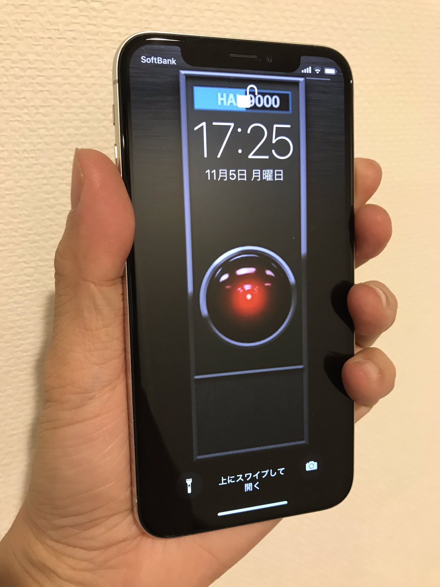 青木敬士 アミッドp Iphonexsのデフォルト壁紙にピンとくるのがなかったので ロック画面はとりあえずhal9000にしておいた