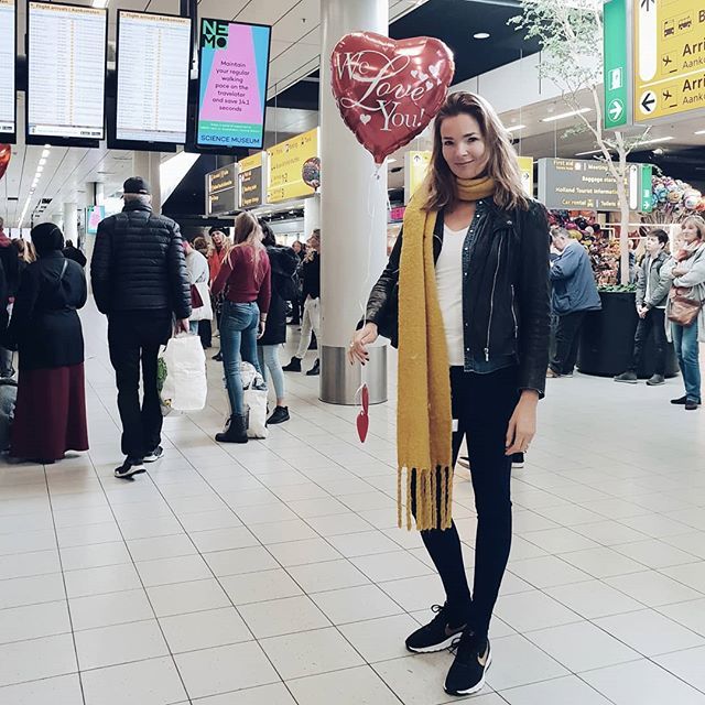 Blogbymar's tweet image. Oh.
Happy.
Day.
&amp;gt;
Hij is weer terug. Yeah!! Het was maar een weekje, maar toch... Veel gezelliger en natuurlijk ook 'more easy' met hem! ♥
.
.
.
.
#schipholairport #lovehim❤ #gottalovehim #ootdnl #dutchblogger #momlife #fashionblogger #discoverunder5k #discoverunder10k #newn…