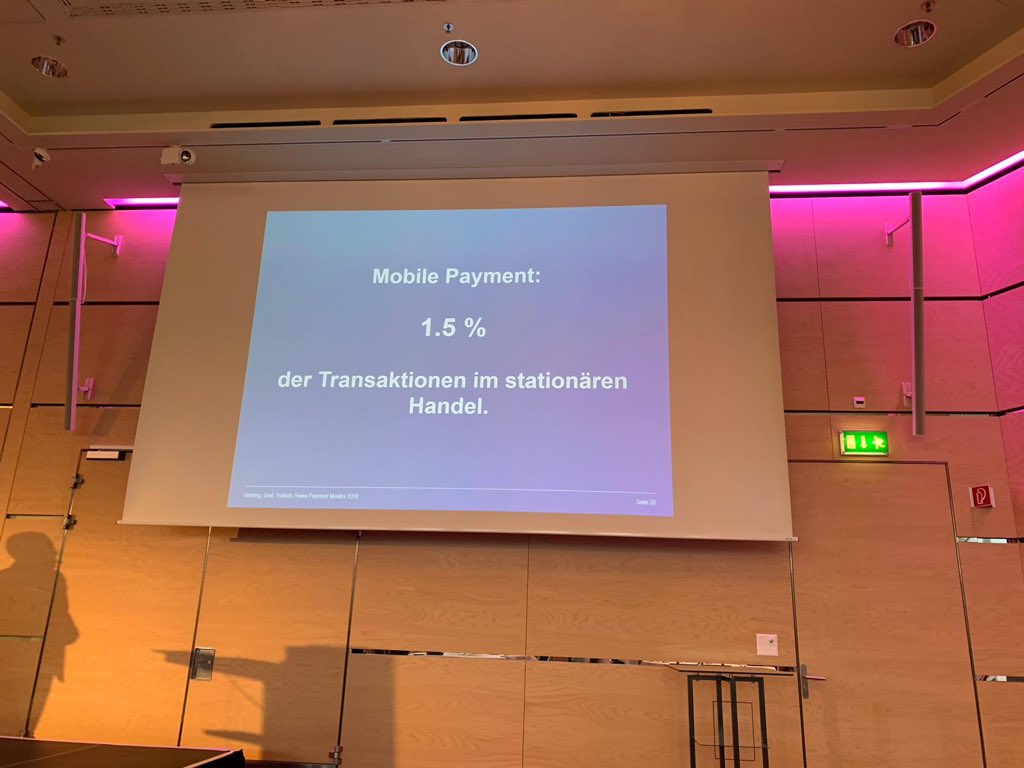 ApplePay hat in der Schweiz Mobile Payment nicht nachhaltig gepusht, Transaktionen weiterhin auf niedrigen Niveau. Mobile Payment am stationären POS wird als zu langsam empfunden, der Einsatz wird eher im Distanzgeschäft erwartet. #SPFZH18