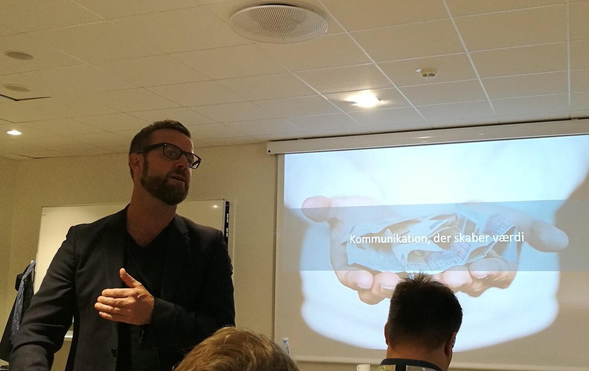 Vi skal turde nedprioritere driftopgaver og i stedet fokusere på, hvad der holder ledelsen vågen om natten, siger Pelle Nilsson på #fagfestival om planlægning af kommunikation.