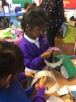 HPA_Philip_Lane's tweet image. Reception had an amazing WOW day last week celebrating our new topic &apos;Dark Skies Bright Lights&apos;! In Castille class we did a catwalk of our costumes, showed the class our home learning projects, did some space dancing and made some alien headbands! #HPAPLReception #WOWday